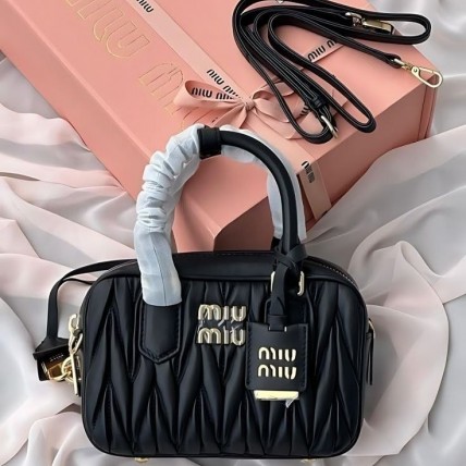 Miu Miu Deri Çanta Siyah